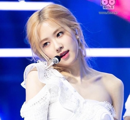 kpop visual queen close march rose