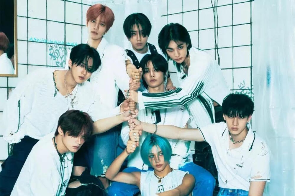 STRAY KIDS
