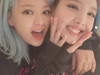 Naeyeon & Jeongyeon