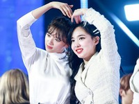 Naeyeon & Jeongyeon