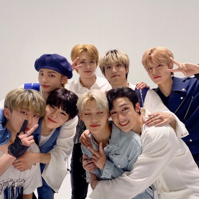 STRAY KIDS