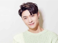 Lay Zhang