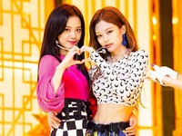 Jennie & Jisoo
